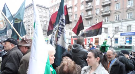 вмро чез свалила печалбите десет