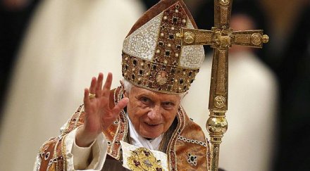 папата напуска нямал сили