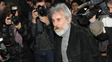 интелектуалци страните протестите