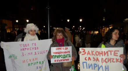 млади хора протест унищожаването природата