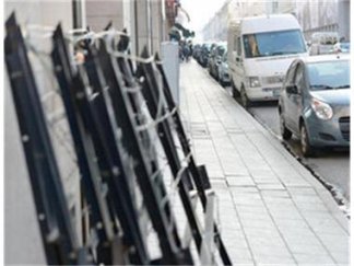 българи крадат метални полицейски заграждения брюксел