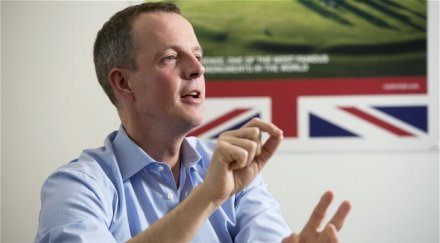 министър дейвид камерън изнервен нашенци острова