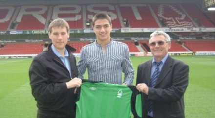 вратар чавдар етрополе подписа нотингам форест