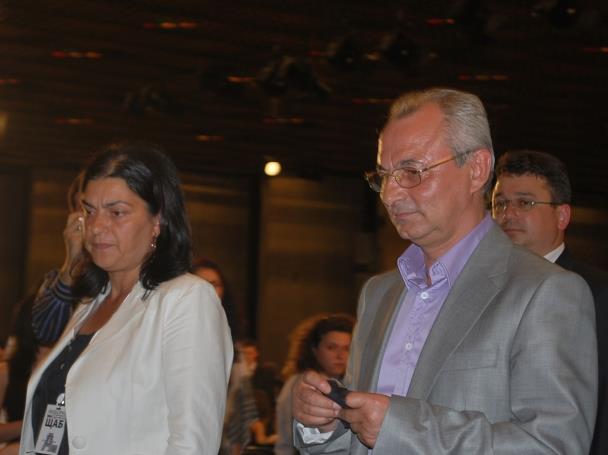 Дълъг, защо изкарваш престъпника Октай жертва?!