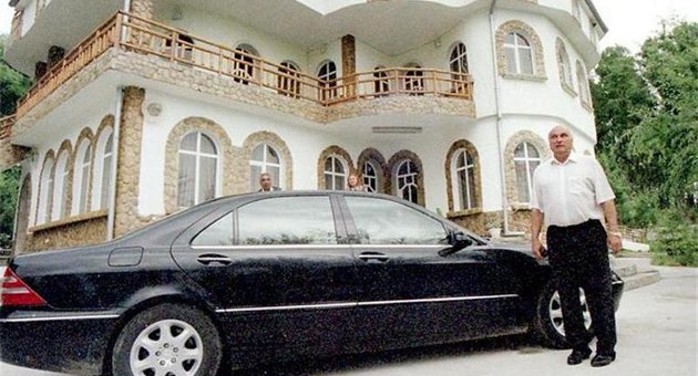 Цар Киро измамил хазната с почти четвърт милион