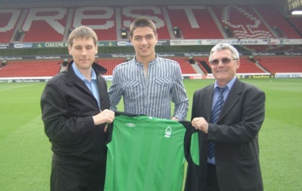 Вратар на Чавдар (Етрополе) подписа с Нотингам Форест