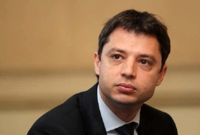 Делян Добрев прехвърли вината за сметките на ДКЕВР