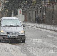 ИЗВЪНРЕДНО! Град като череши помля Харманли! Улиците побеляха!