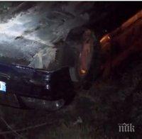 ПИК TV: Мерцедес се катурна по таван в канавка