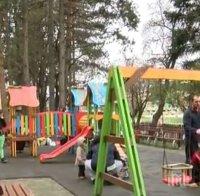 Тъжно! Психично болна жена заживя на детска площадка Тъжно! Психично болна жена заживя на детска площадка