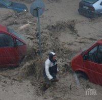 Наводнени са мазета и дворове в Нивянин