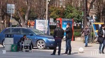 пик уличен талант свири кофи вместо барабани