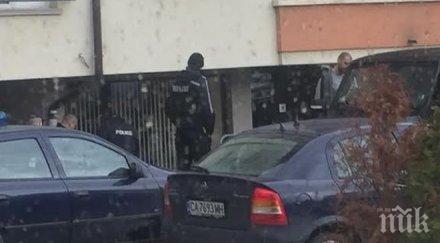 извънредно пик маскирани барети нахлуха квартала богатите обновена снимки