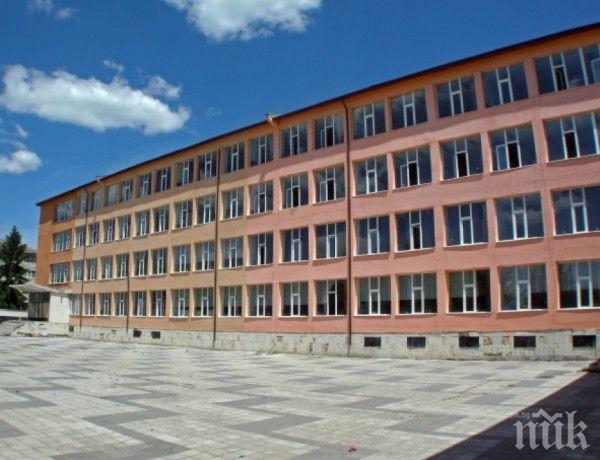 Децата ще изучават тоталитаризма в училище