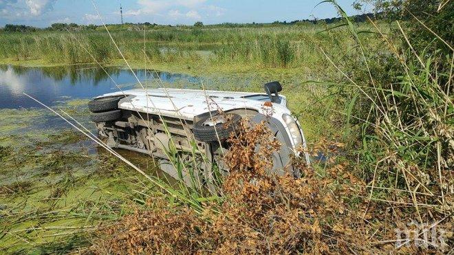 18-годишен обърна микробус натоварен със салами