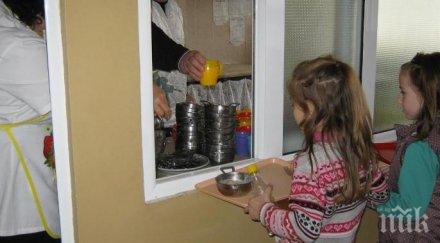 ужас вижте какви гнусотии тъпчат децата училищтните столове холестеролни бомби цъкат менютата хлапетата