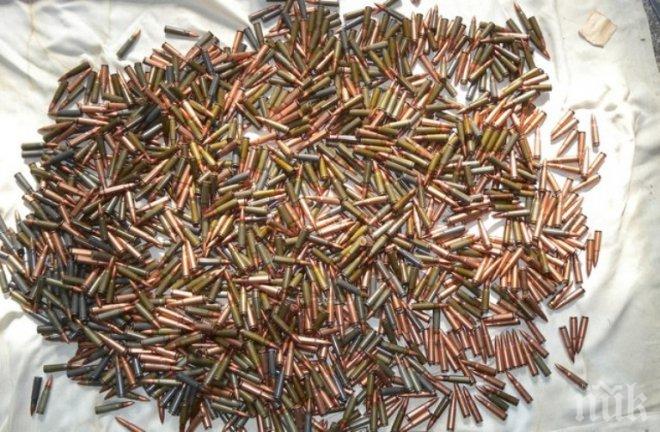 Иззеха нелегален боен арсенал при спецакция в Карлово