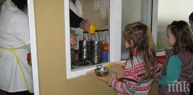 Ужас! Вижте с какви гнусотии тъпчат децата в училищтните столове! Холестеролни бомби цъкат в менютата на хлапетата