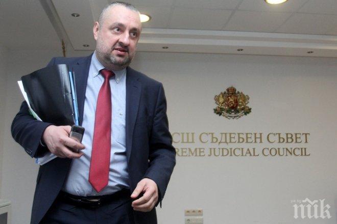 Етичната комисия на ВСС скочи на Цацаров