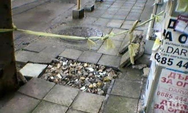Варненци обезопасяват улични дупки с отпадъци
