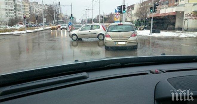 Частично ограничено е движението в центъра на Варна