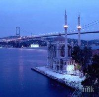 Паника в Истанбул! Затвориха моста, свързващ Европа и Азия (обновена)