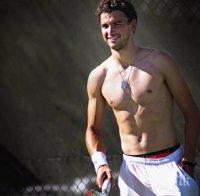 ГОРЕЩО! Гришо пак побърка фенките си, показа секси тяло (видео)