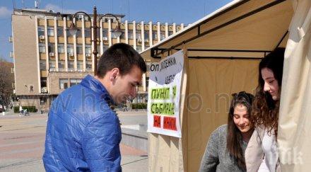 100 книги събраха къщичките четене