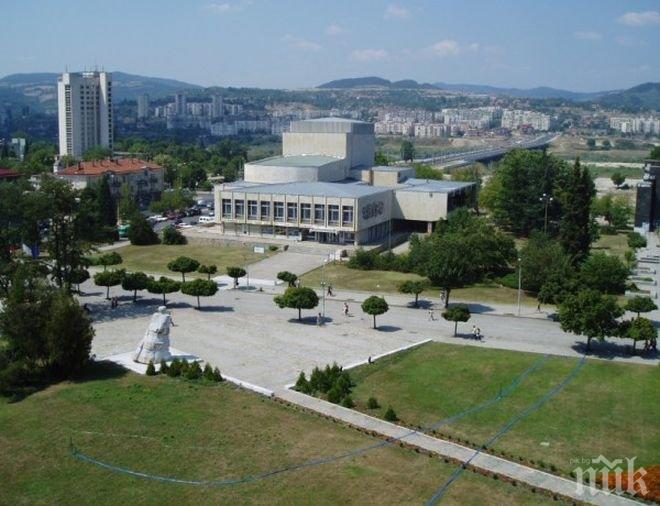 Обявен е конкурс за директор на театъра в Кърджали