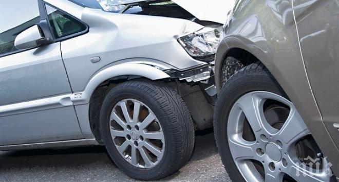 Жестоко автомеле на отсечката на смъртта Русе - Бяла! Три коли се надъниха на злокобното място, бременна жена е ранена!