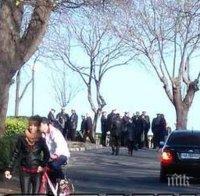 Безумие! Военни летят с коли в Морската градина в Бургас! За малко да прегазят малко дете, вижте подробностите