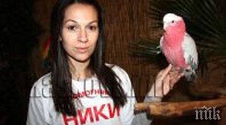 откриха благотворителна изложба папагала ники