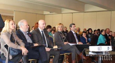 омбудсманът мая манолова осигури вип карти лечение малките хора вма