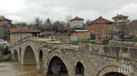 300 годишният мост дебелец зависи милостта държавата
