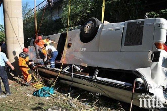 Извънредно! В автобуса, който катастрофира в Испания и 13 души загинаха, е имало и студенти от България! Вижте подробности! (обновена)