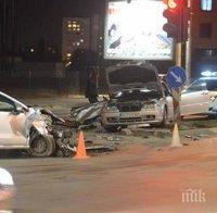 Верижно меле в столицата! Джигит въртя гуми - помете пет автомобила