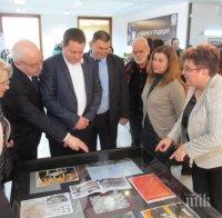 Евродепутатът Емил Радев подари книги на варненската библиотека по повод нейната 133-та годишнина
