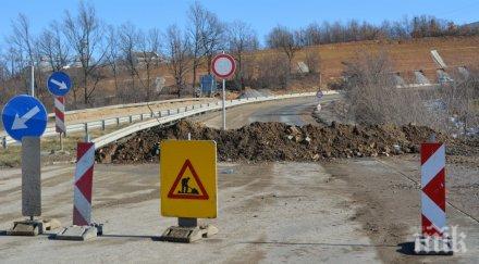 почистват свлачището пътя слокощица ново село