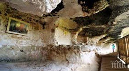 около 000 души посетили аладжа манастир последните години