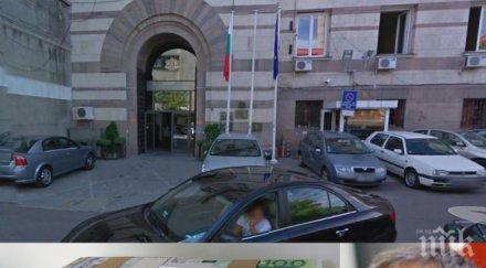 сакандал министерството бедните вози луксозни лимузини калфин задели 720 бона новите коли