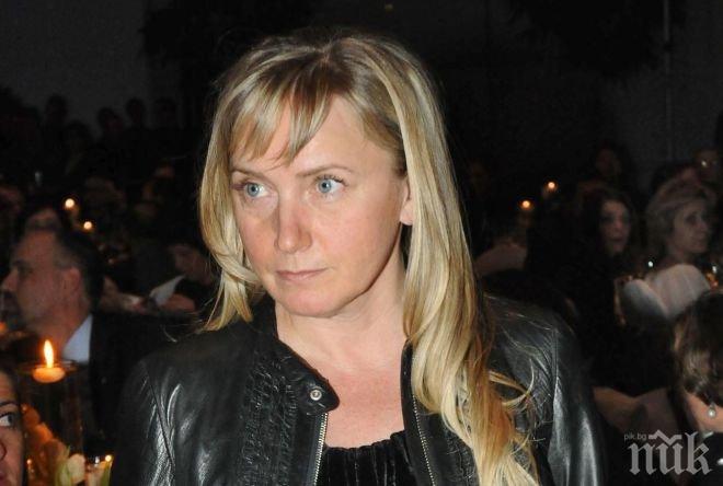 Елена Йончева вече е майка! 51-годишната журналистка се похвали с мъжка  рожба!