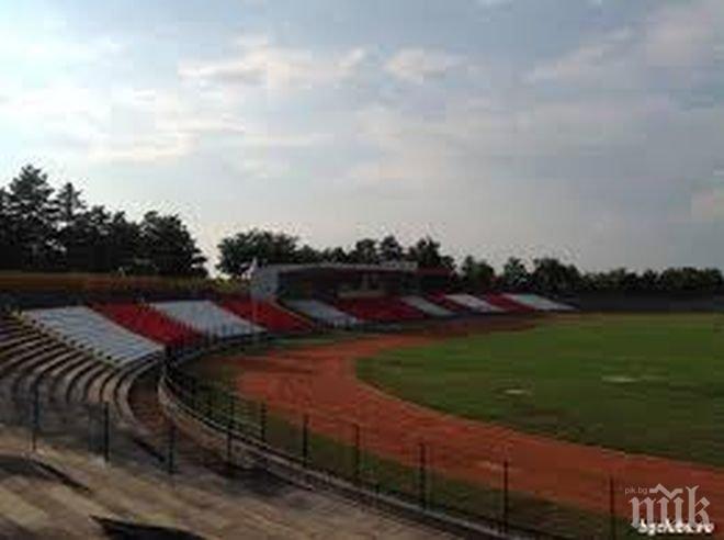 Стадионите в Хасково в окаяно състояние 