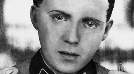 студенти изследват костите ангела смъртта