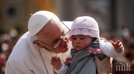 папа франциск измие краката мигранти великден
