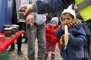 гърците бесни бежанците изхвърляли тонове храна