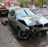 БМВ помете мъж на кръстовище и избяга