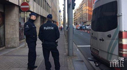 сапьори проверяват подозрителен пакет трамвай брюксел