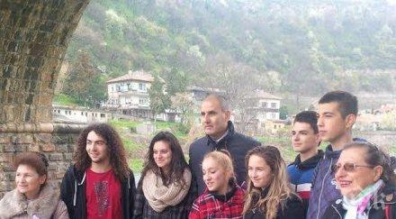 цветанов отново подкрепи финансово ученици велико търново похода стъпките ботевата чета