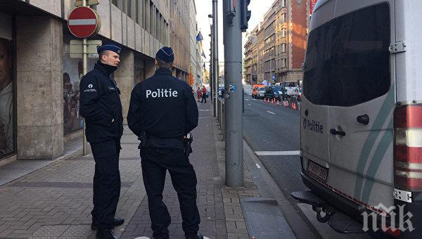 Сапьори проверяват подозрителен пакет в трамвай в Брюксел