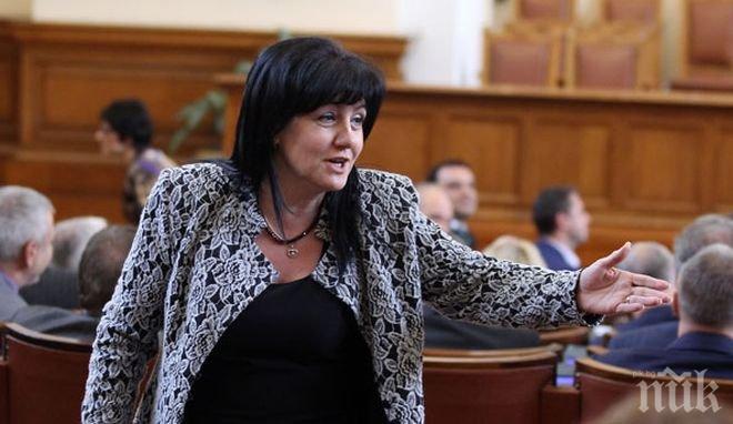 Цвета Караянчева: С действията си ДСБ спъва реформите